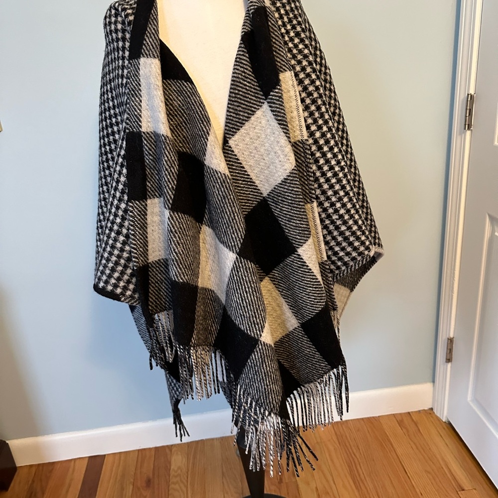 Smart-looking Talbots Wool Ruana, OS - Picture 2 of 7